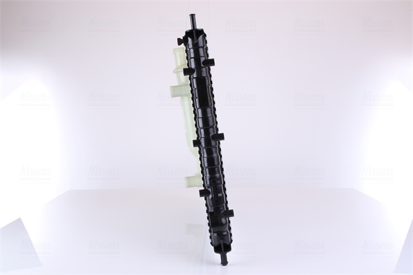 Радиатор, охлаждение двигателя 61779 NISSENS #2